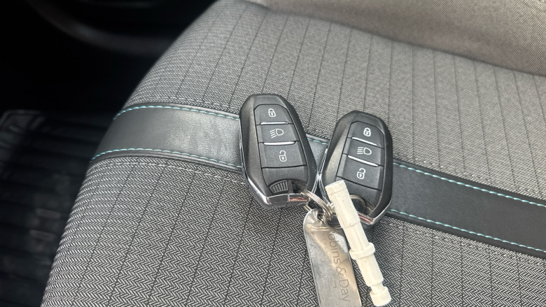 Peugeot 208 1.2 PureTech 100 Allure Premium 5dr Petrol Hatchback